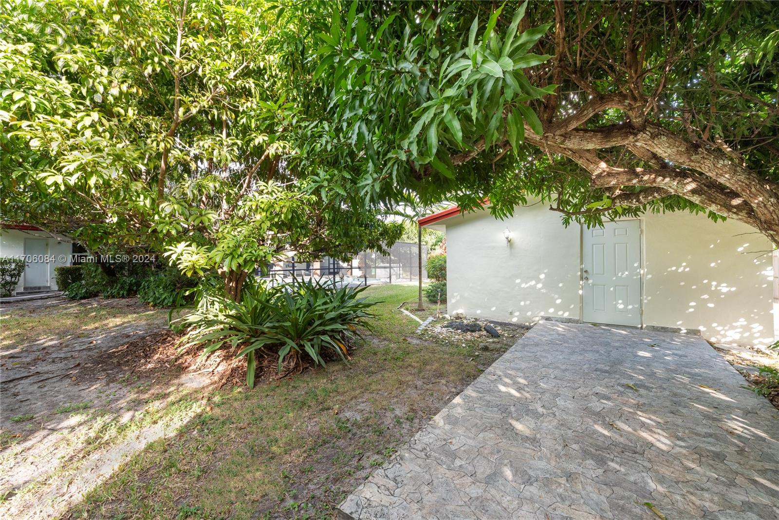 10540 Southwest 125th Street Miami, FL 33176 - Photo 16 of 39