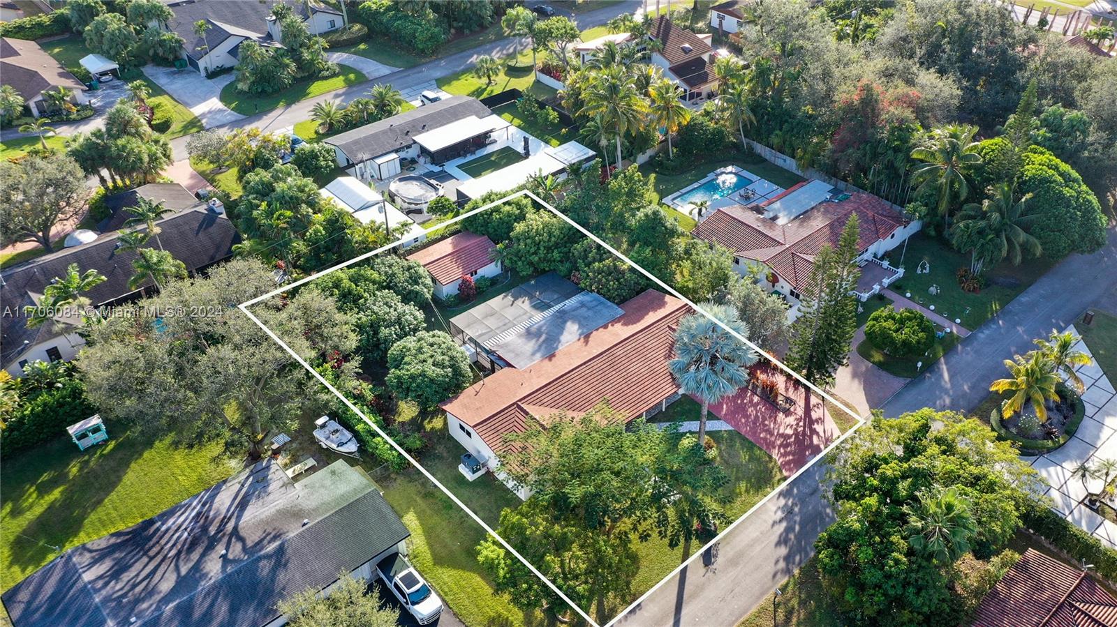 10540 Southwest 125th Street Miami, FL 33176 - Photo 4 of 39