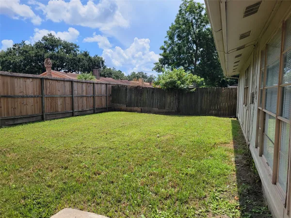 $1,775 | 9915 Towne Brook Lane, Sugar Land, TX 77498