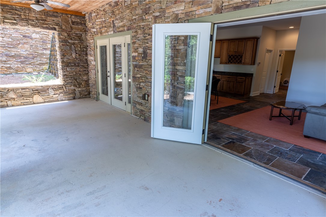 418 Sunset Point Drive West Union, SC 29696 - Photo 29 of 40