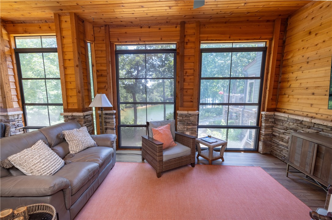 418 Sunset Point Drive West Union, SC 29696 - Photo 8 of 40