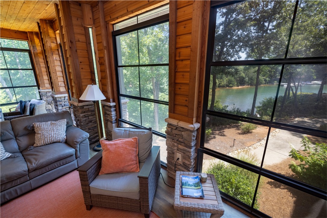 418 Sunset Point Drive West Union, SC 29696 - Photo 10 of 40