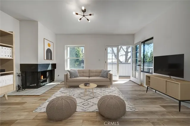 $950,000 | 1133 North Clark Street, Unit 101, West Hollywood, CA 90069