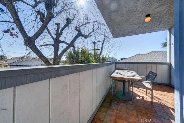 $975,000 | 1133 North Clark Street, Unit 101, West Hollywood, CA 90069