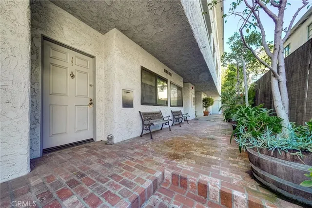 $975,000 | 1133 North Clark Street, Unit 101, West Hollywood, CA 90069