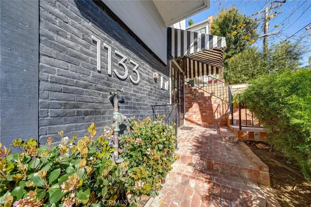 $975,000 | 1133 North Clark Street, Unit 101, West Hollywood, CA 90069