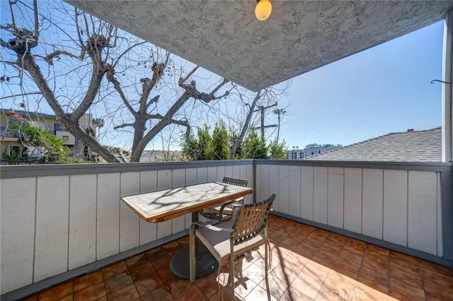 $950,000 | 1133 North Clark Street, Unit 101, West Hollywood, CA 90069