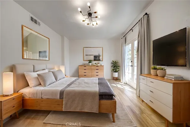 $975,000 | 1133 North Clark Street, Unit 101, West Hollywood, CA 90069