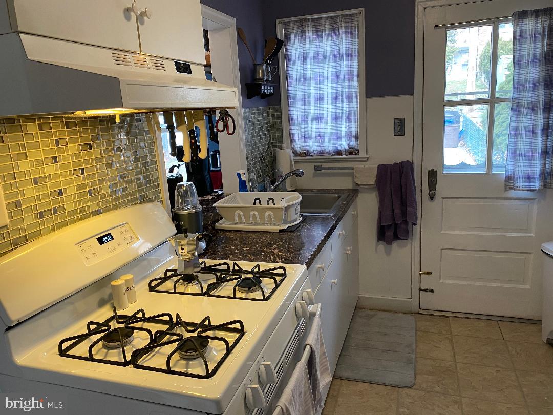 314 Sycamore Road Reading, PA 19611 - Photo 8 of 26 Kitchen with gas stove