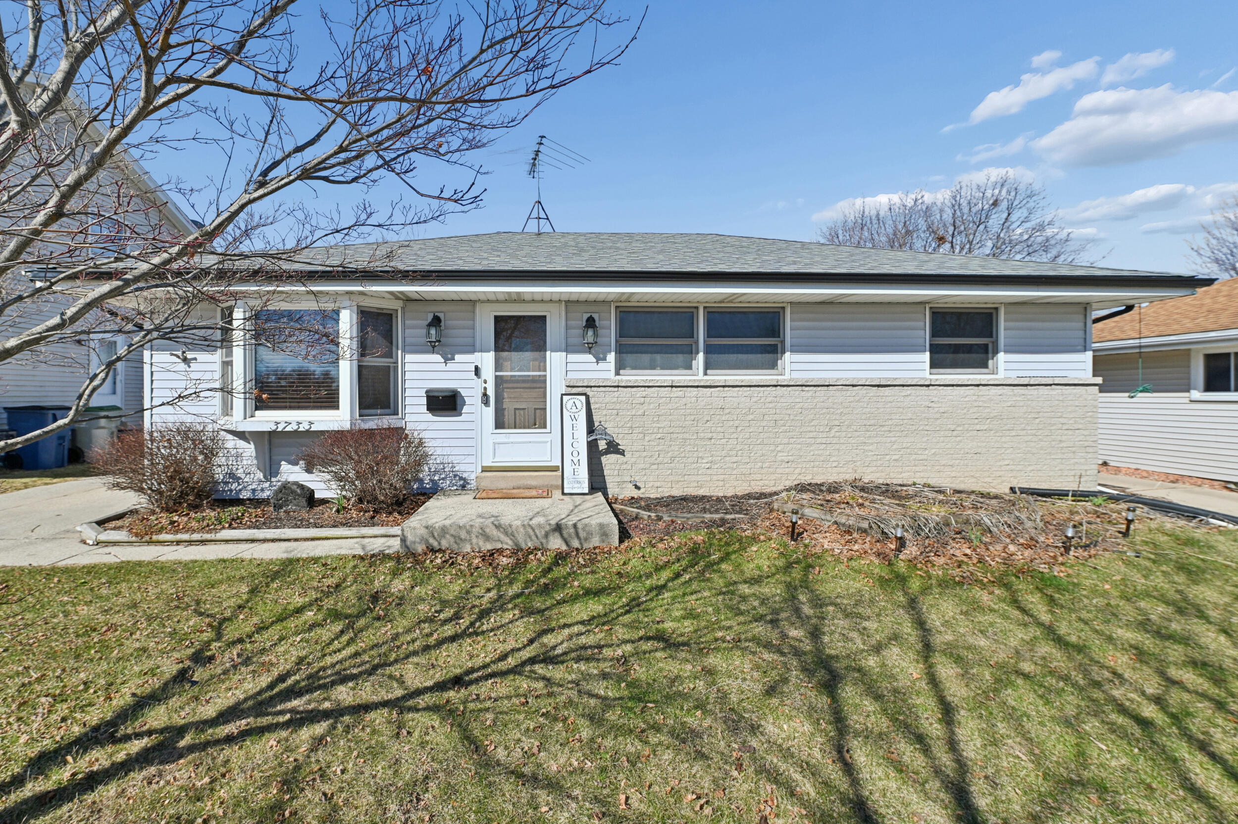 3733 South 80th Street Milwaukee, WI 53220 - Photo 1 of 23 1_dsc_6020