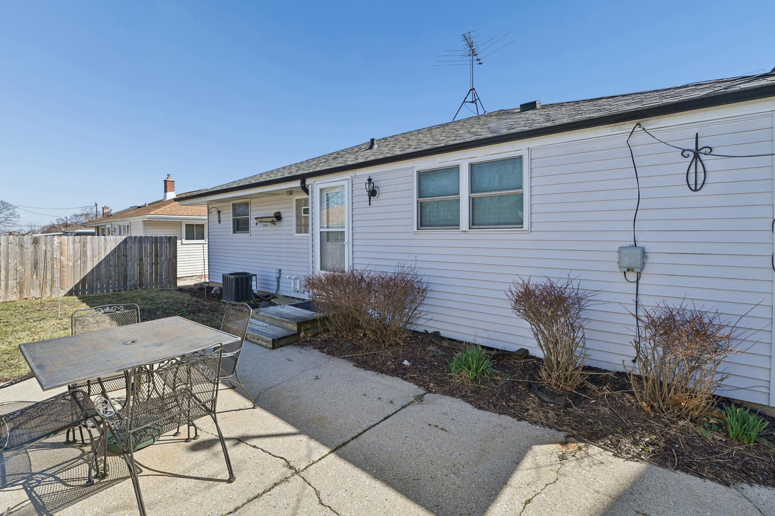 3733 South 80th Street Milwaukee, WI 53220 - Photo 17 of 23 17_dsc_6055