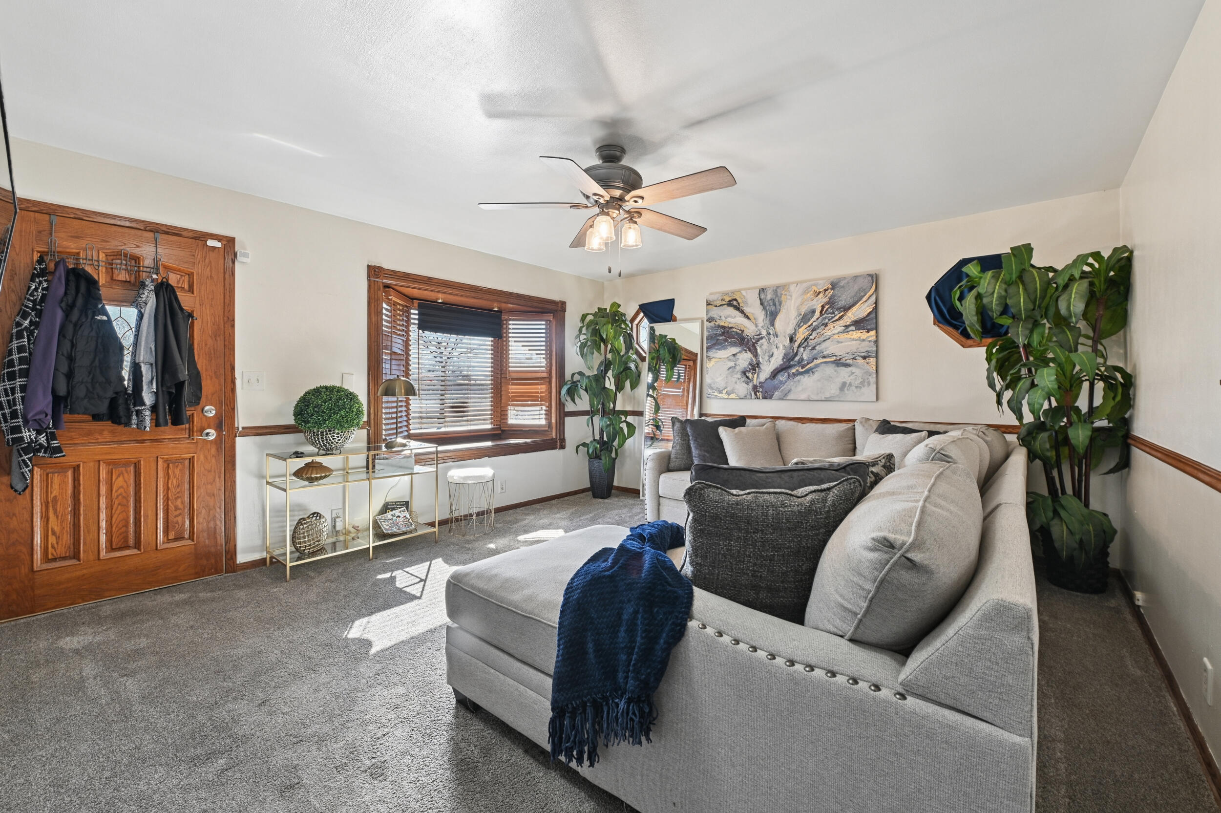 3733 South 80th Street Milwaukee, WI 53220 - Photo 3 of 23 3_dsc_5945