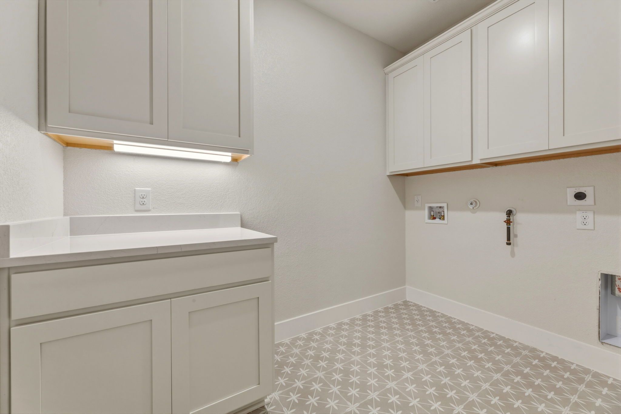 1412 Kent Street Taylor, TX 76574 - Photo 9 of 40 a bathroom with a sink