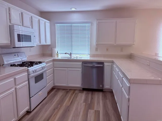 $4,300 | 367 Rimhurst Court, Oceanside, CA 92058