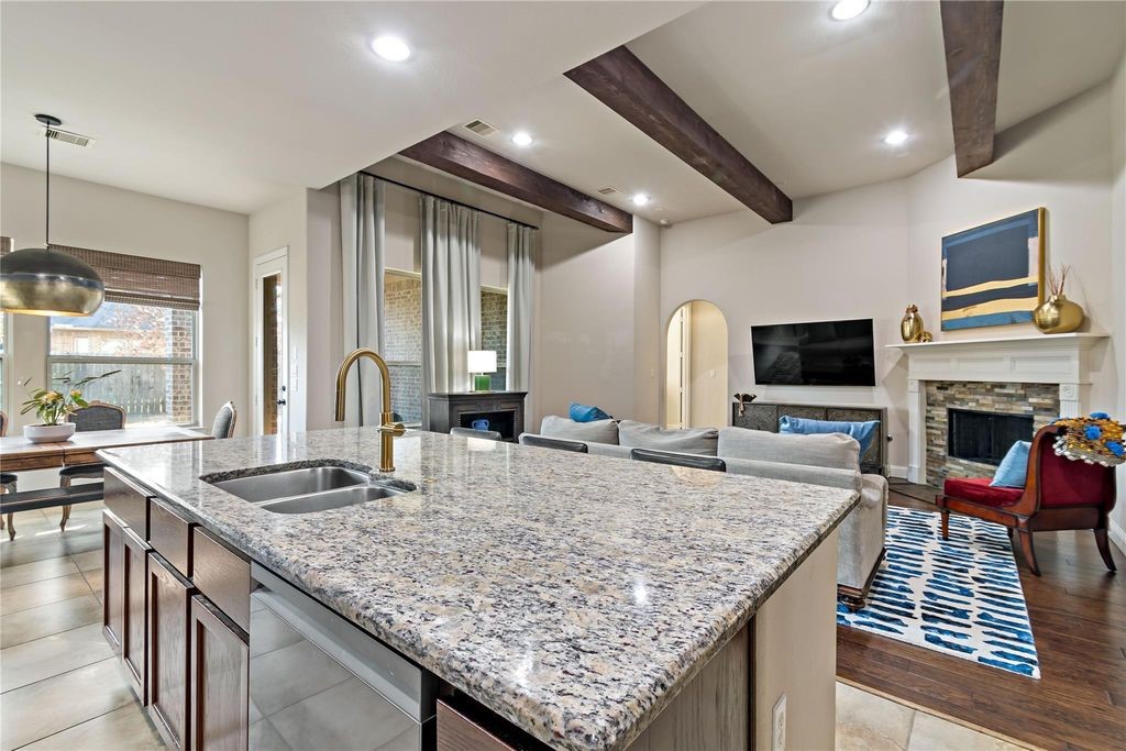 8126 Spreadwing Street Conroe, TX 77385 - Photo 5 of 27 Kitchen