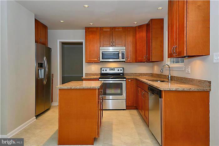 9002 Old Palmer Road Fort Washington, MD 20744 - Photo 2 of 29 Kitchen