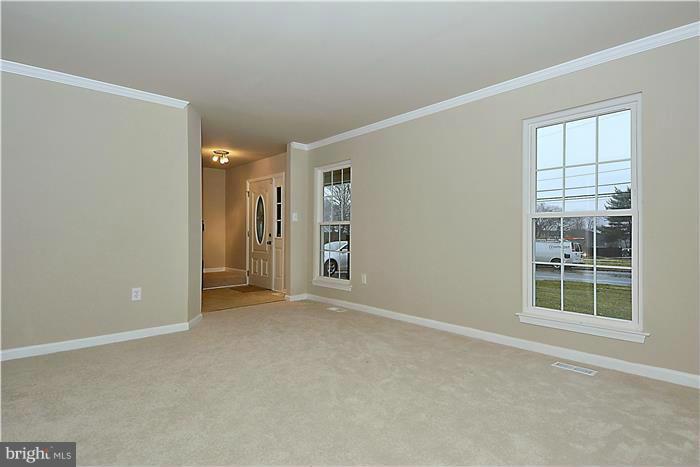 9002 Old Palmer Road Fort Washington, MD 20744 - Photo 18 of 29 Living Room