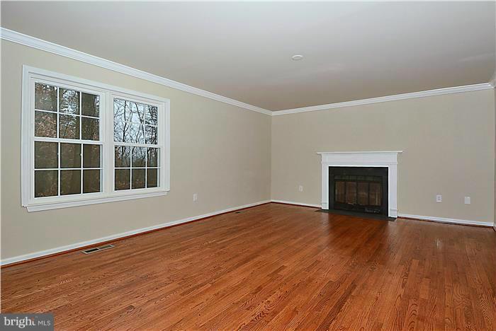 9002 Old Palmer Road Fort Washington, MD 20744 - Photo 19 of 29 Living Room