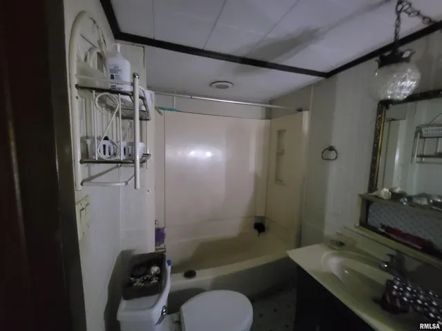 $49,000 | 905 West Monroe Street, Herrin, IL 62948