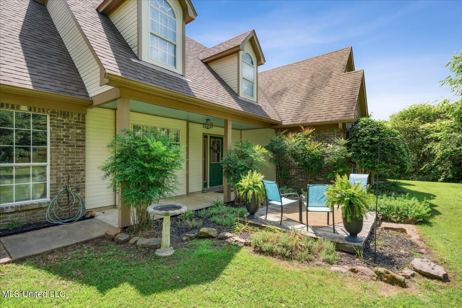 349 Woodview Road Byhalia, MS 38611 - Photo 3 of 36 03-002-1506641m-349 Woodview