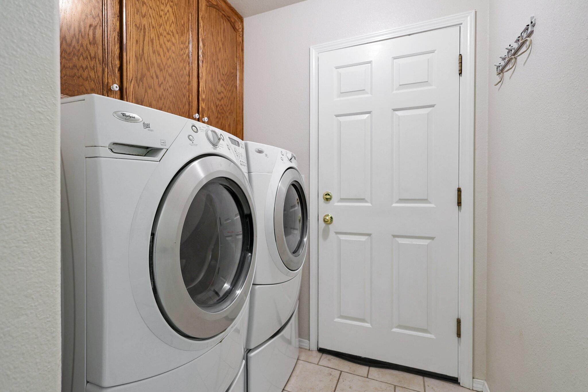 21365 Dersch Road Anderson, CA 96007 - Photo 19 of 55 a utility room with dryer and washer