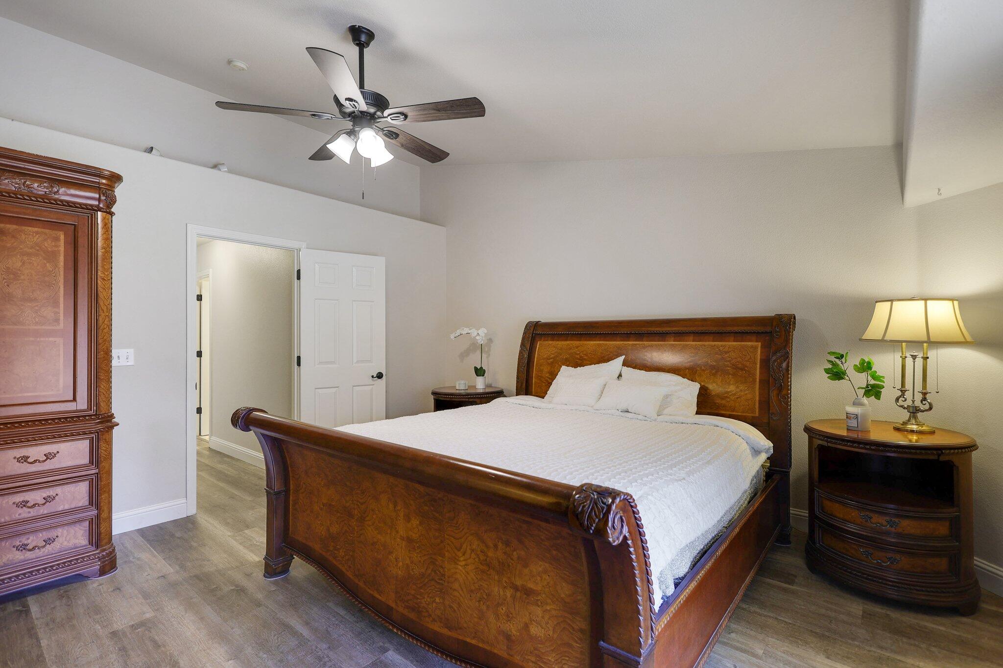 21365 Dersch Road Anderson, CA 96007 - Photo 28 of 55 a bedroom with a bed and dresser