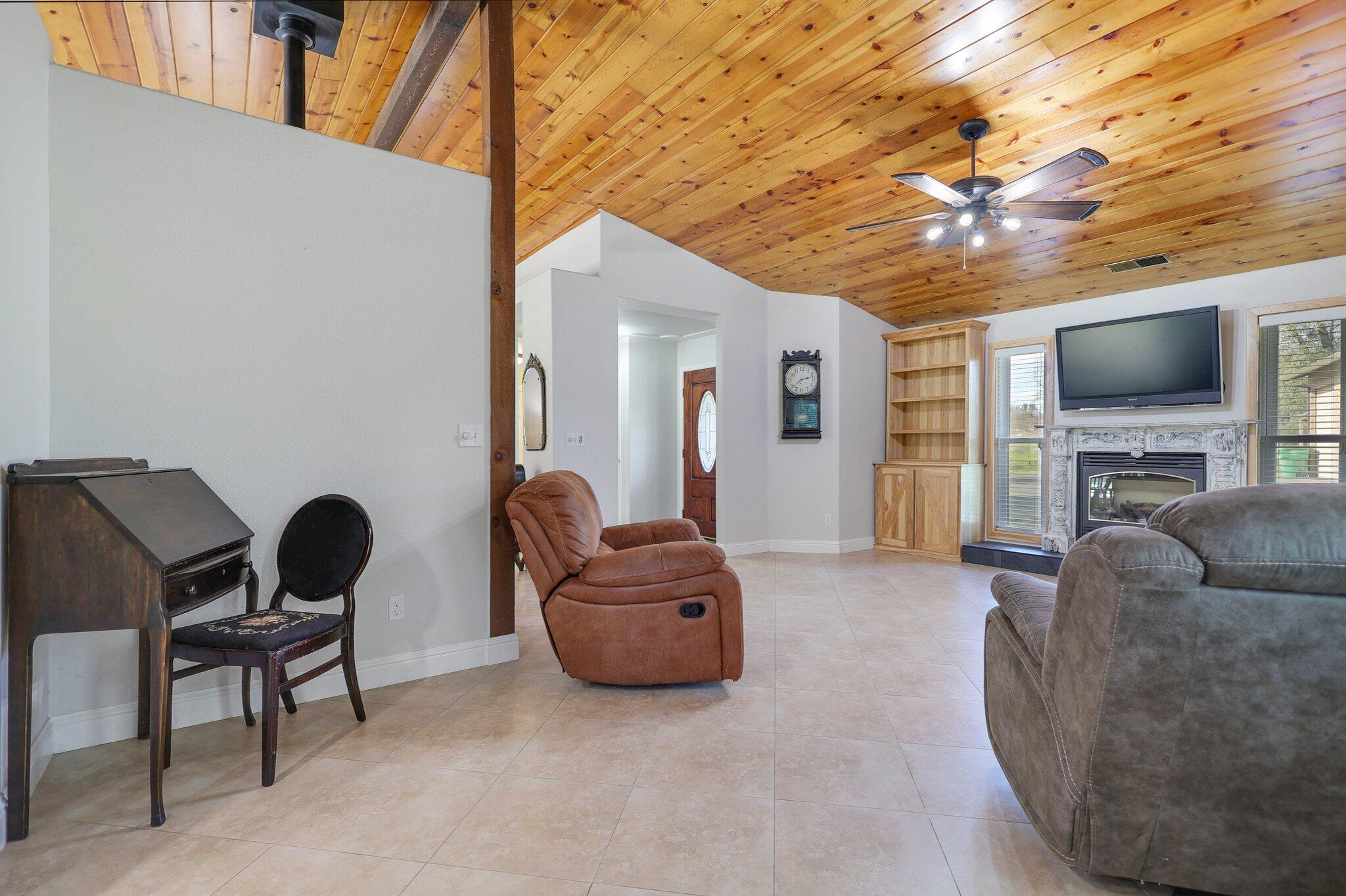 21365 Dersch Road Anderson, CA 96007 - Photo 9 of 55 a living room with furniture and a fireplace