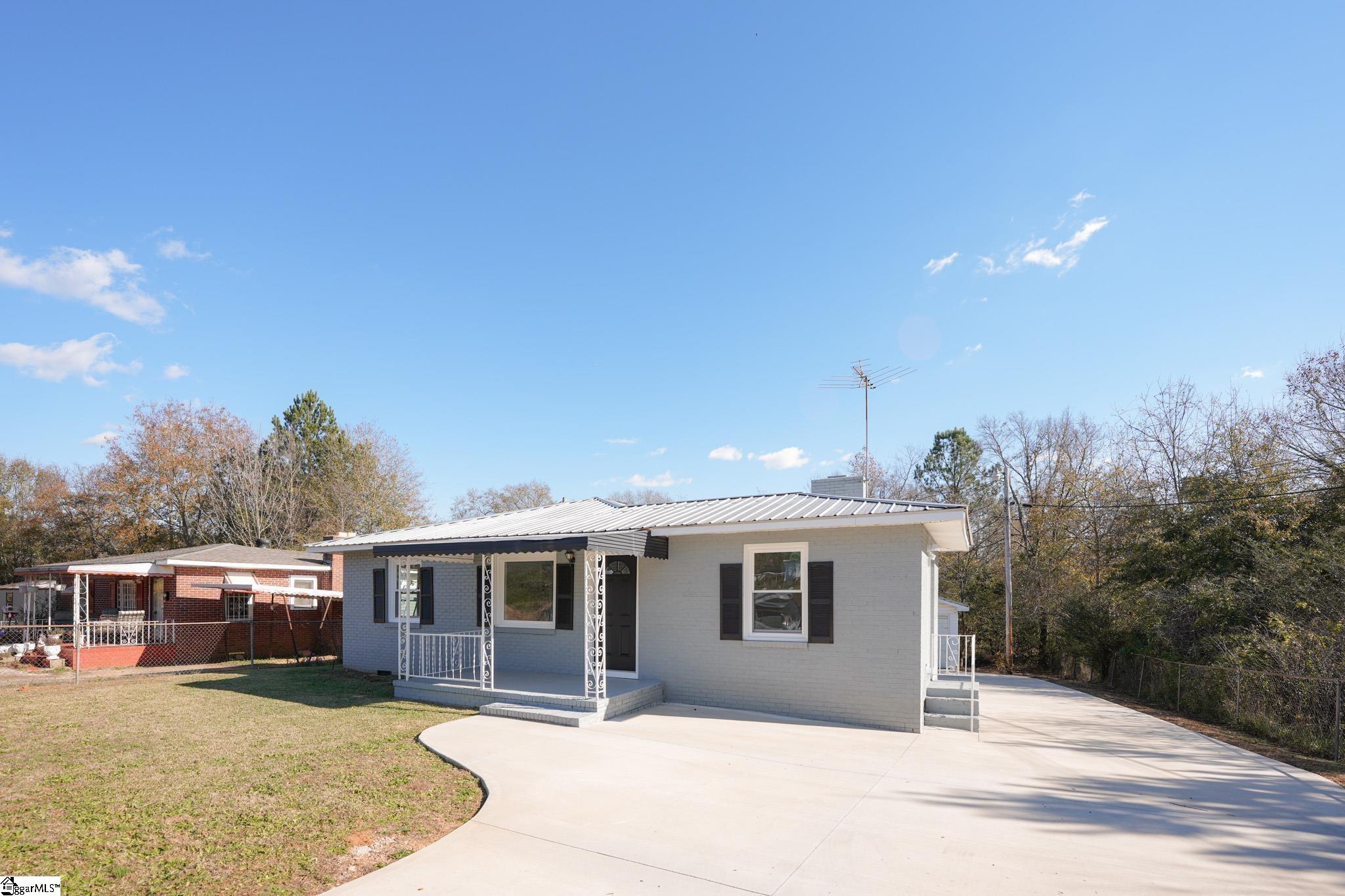 287 State Rd S-30-725 Laurens, SC 29360 - Photo 1 of 20