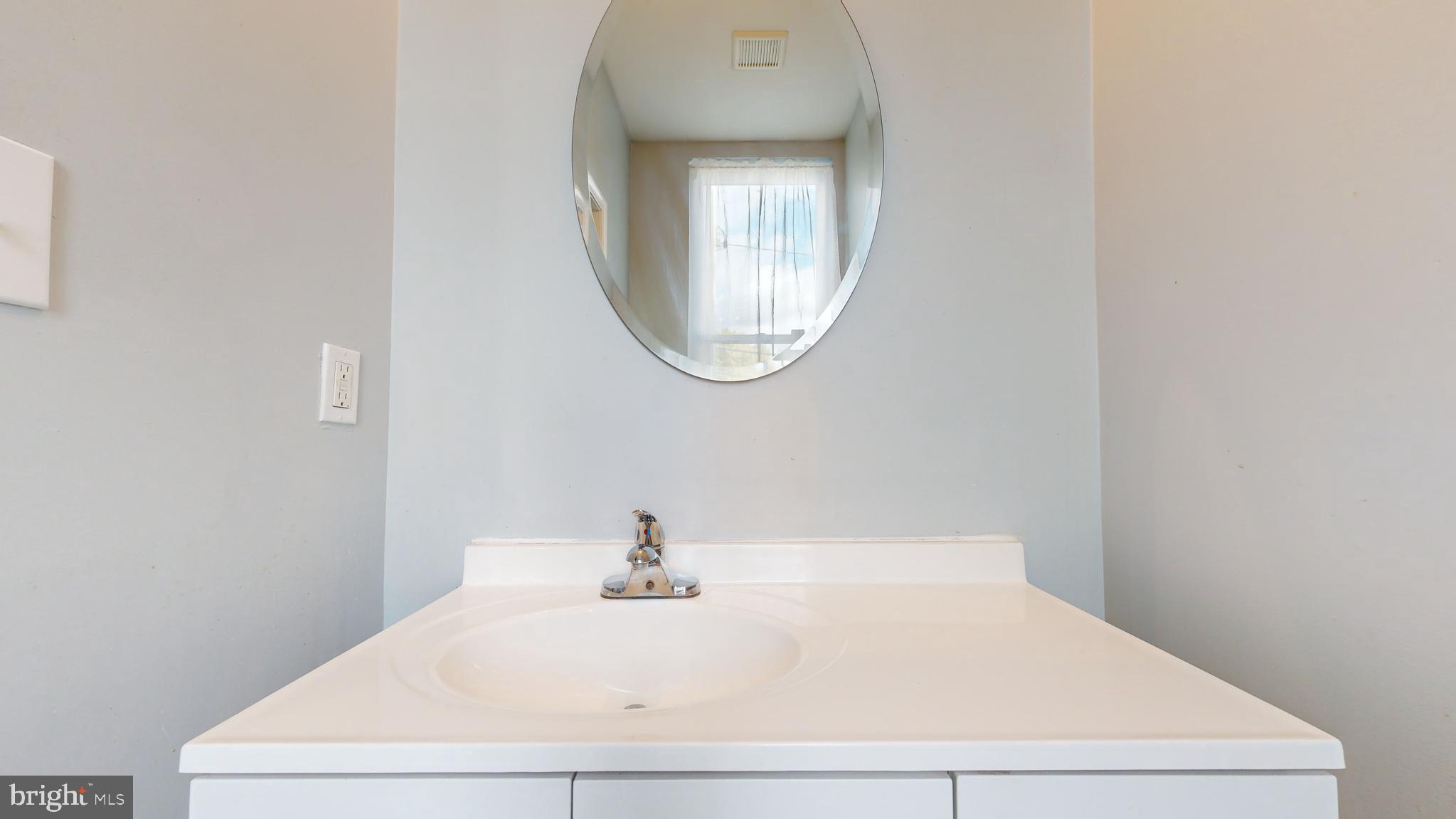 1826 North Caroline Street Baltimore, MD 21213 - Photo 13 of 59 Powder Room Vanity