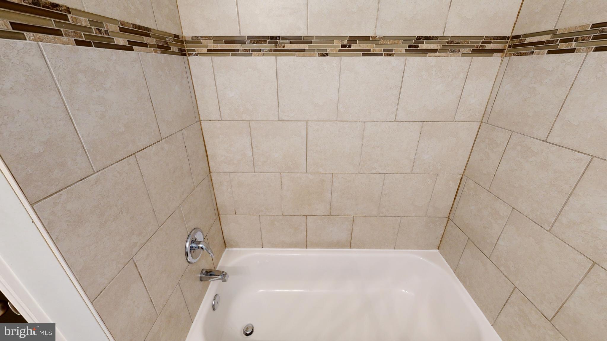 1826 North Caroline Street Baltimore, MD 21213 - Photo 32 of 59 Bath No. 1 Separate Bathtub