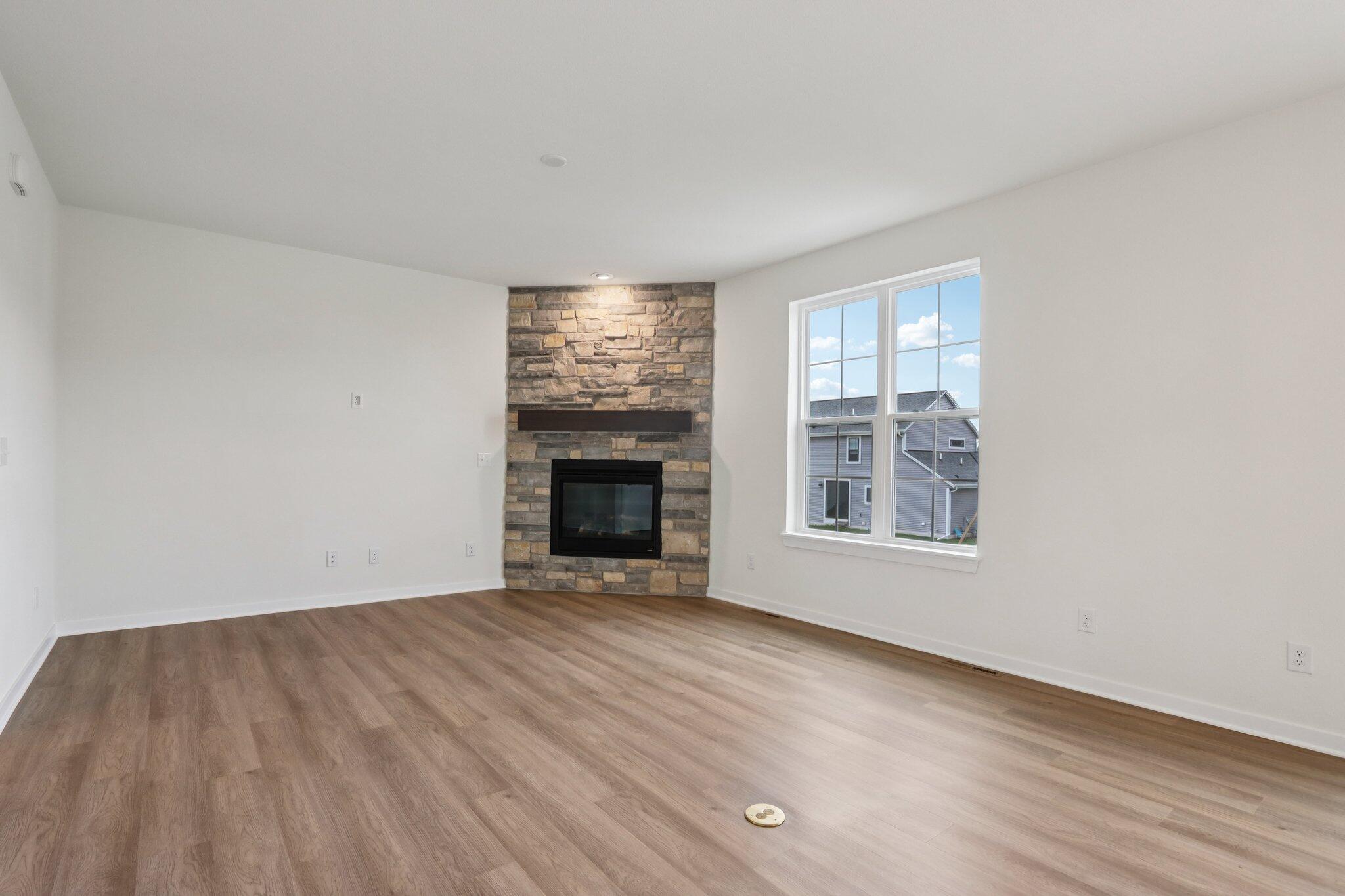 665 Mary Way Slinger, WI 53086 - Photo 6 of 27 665 Mary Way 06 Gathering Room