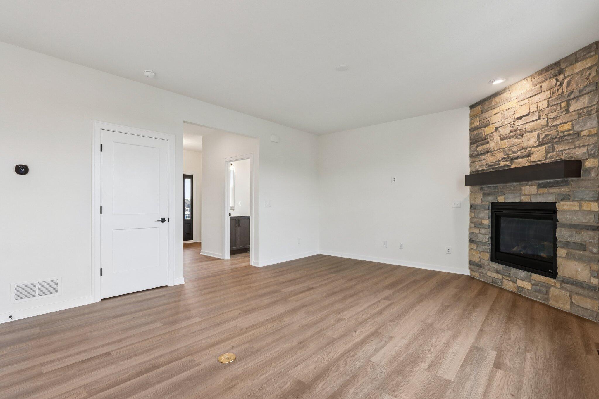 665 Mary Way Slinger, WI 53086 - Photo 7 of 27 665 Mary Way 07 Gathering Room