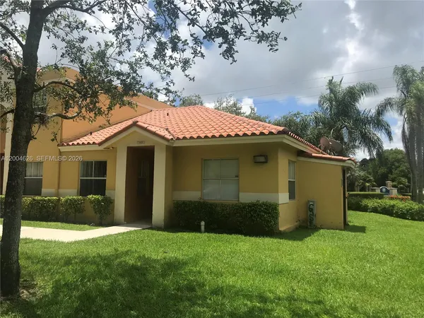 $2,000 | 3825 Northwest 90th Avenue, Unit 3825, Sunrise, FL 33351