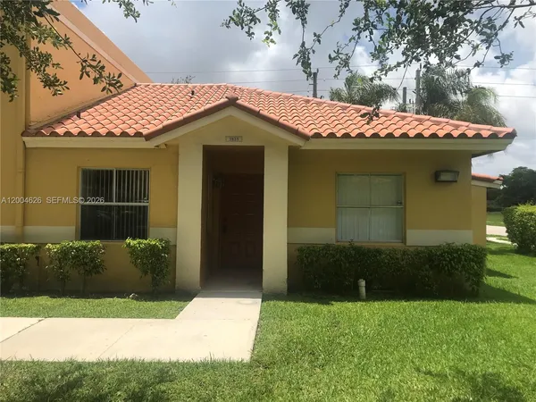 $2,000 | 3825 Northwest 90th Avenue, Unit 3825, Sunrise, FL 33351