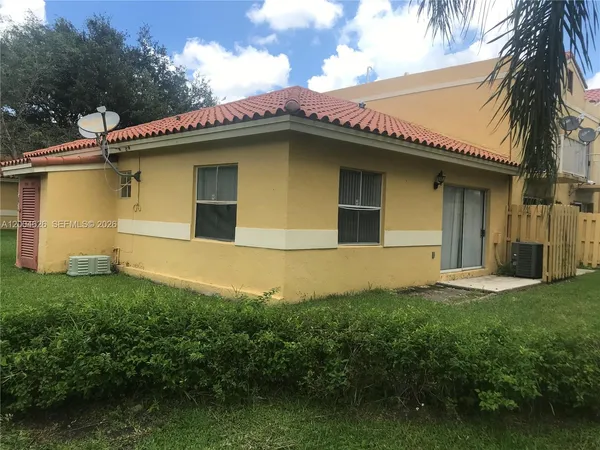 $2,000 | 3825 Northwest 90th Avenue, Unit 3825, Sunrise, FL 33351