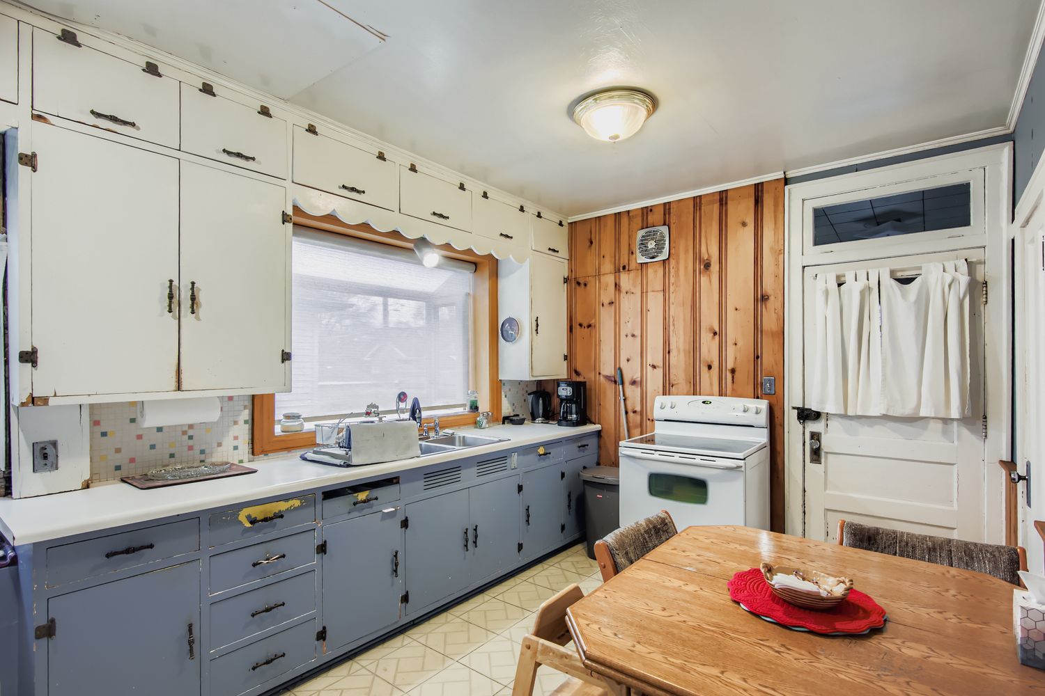 10522 South Leavitt Street Chicago, IL 60643 - Photo 11 of 24 a spacious bathroom with a double vanity sink a mirror and a bathtub
