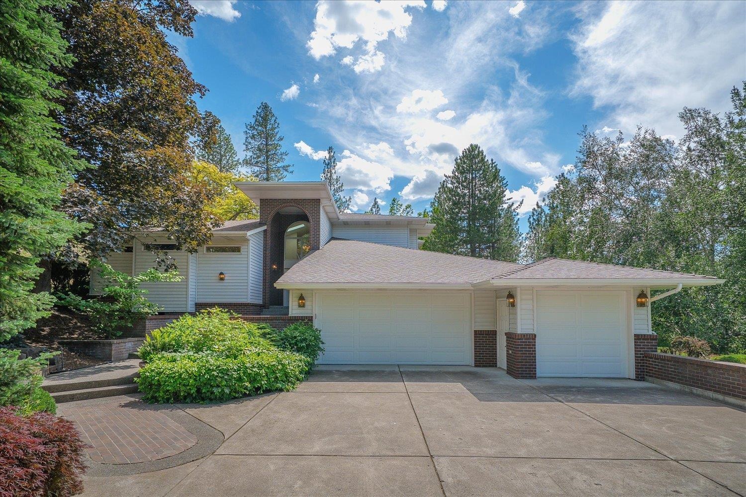 4215 South Madison Road Spokane Valley, WA 99206 - Photo 1 of 49