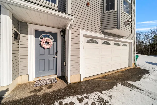 $479,900 | 22 Scribner Road, Raymond, NH 03077