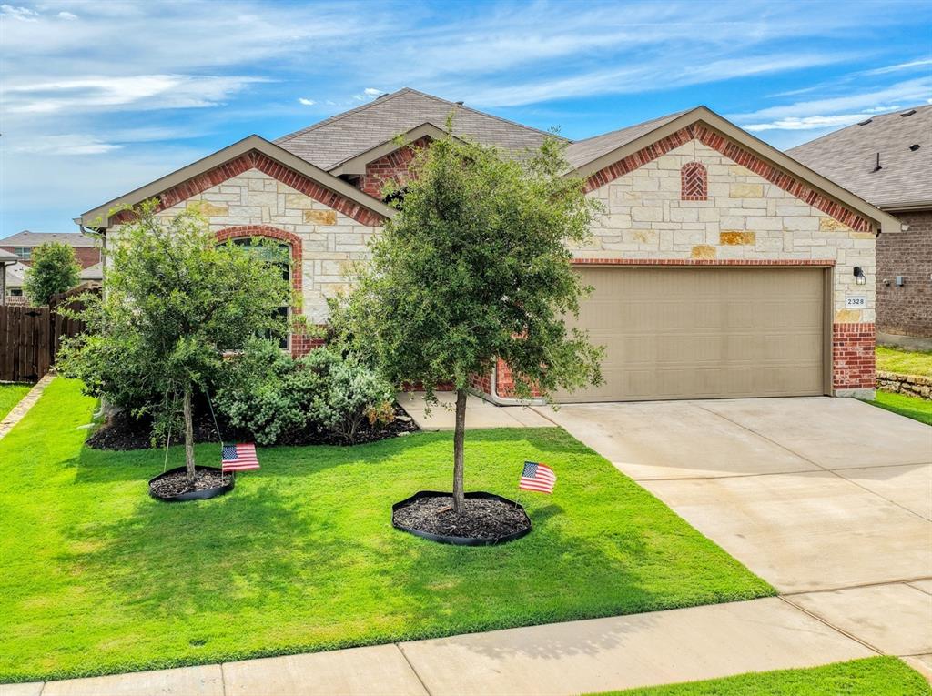 2328 Briscoe Rnch Drive Weatherford, TX 76087 - Photo 3 of 36