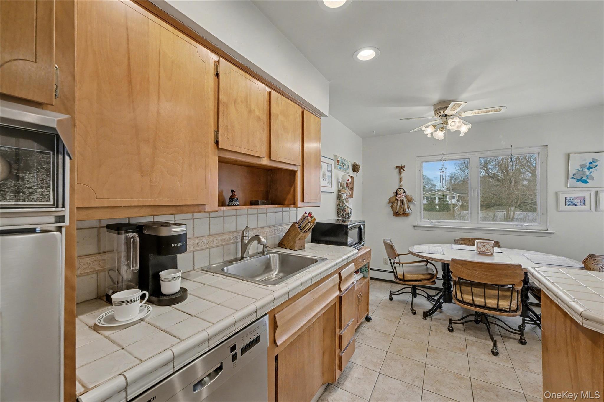 4 Bethal Lane Commack, NY 11725 - Photo 16 of 29