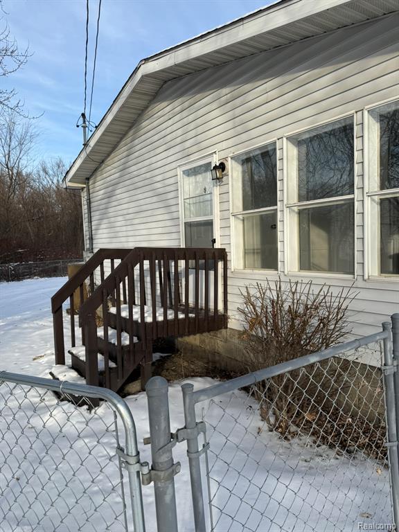 5249 Lapeer Road Burton, MI 48509 - Photo 2 of 25 Gallery Image 2