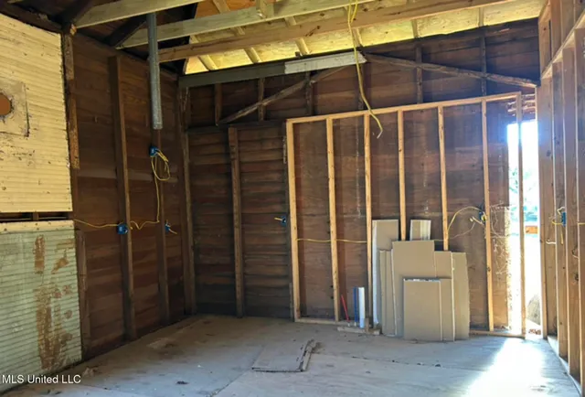 $12,000 | 1103 Strong Avenue, Greenwood, MS 38930