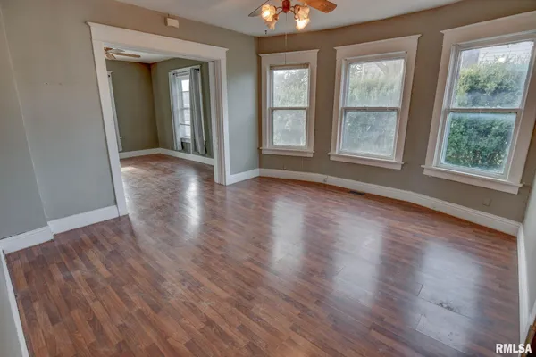 $69,900 | 907 East Park Street, Taylorville, IL 62568