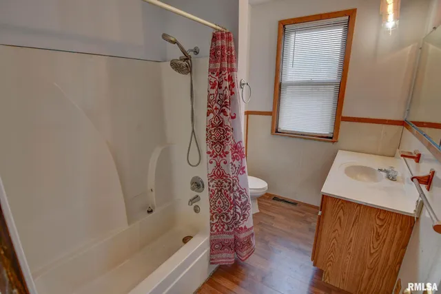 $69,900 | 907 East Park Street, Taylorville, IL 62568