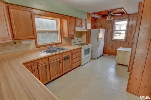 $69,900 | 907 East Park Street, Taylorville, IL 62568