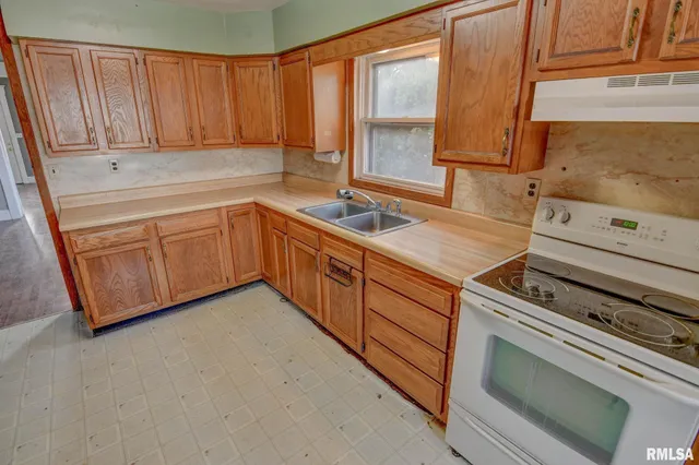 $69,900 | 907 East Park Street, Taylorville, IL 62568