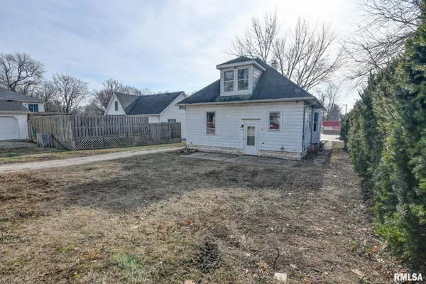 $69,900 | 907 East Park Street, Taylorville, IL 62568