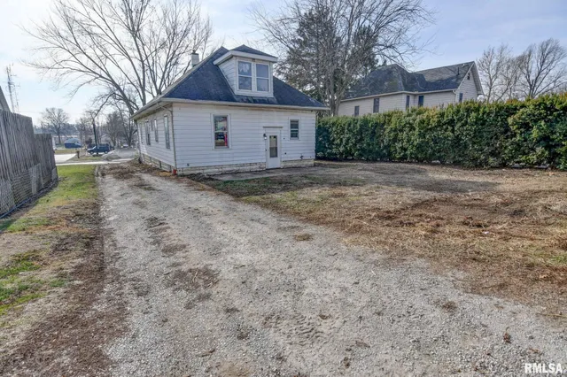 $69,900 | 907 East Park Street, Taylorville, IL 62568