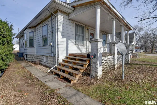 $69,900 | 907 East Park Street, Taylorville, IL 62568