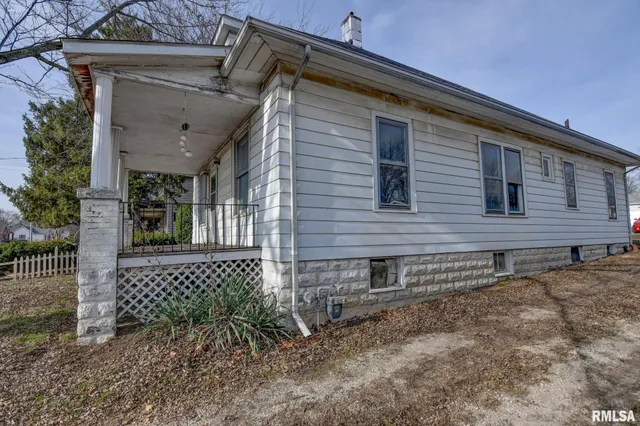 $69,900 | 907 East Park Street, Taylorville, IL 62568